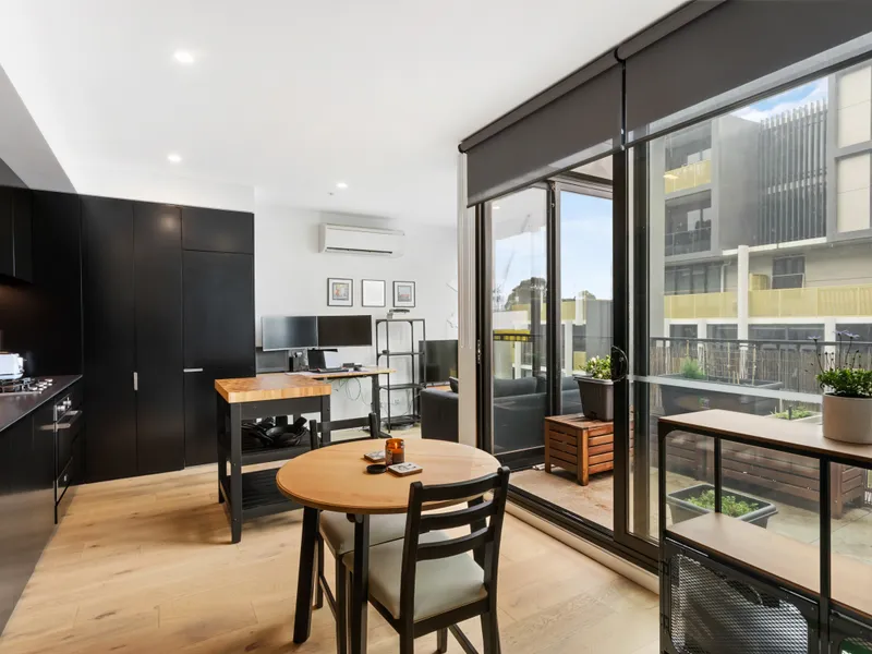 Ticking all the boxes for great apartment living, this exceptional apartment is situated in the brilliant Longhouse complex.