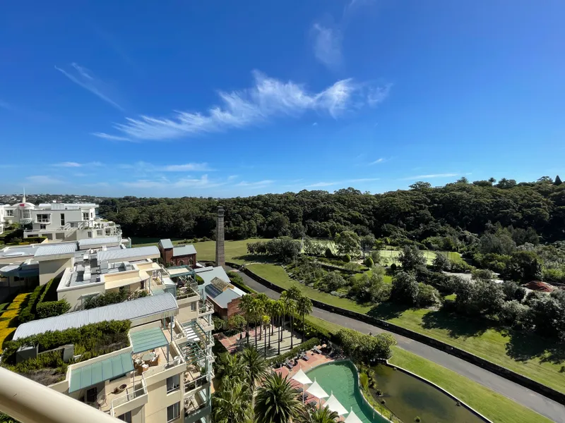Spacious three bedrooms apartment in a garden complex moments to lifestyle conveniences