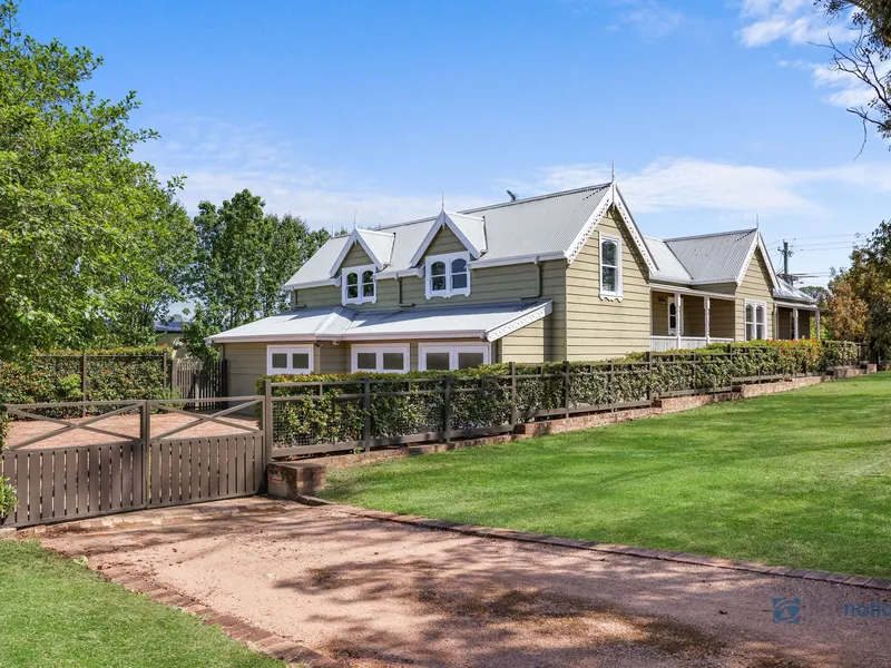 Historic Weatherboard Home on 1044m2