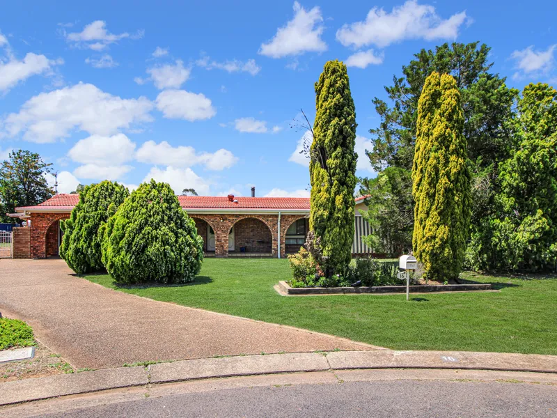 * HUGE 4 BEDROOM HOME + 2 BEDROOM GRANNY FLAT *