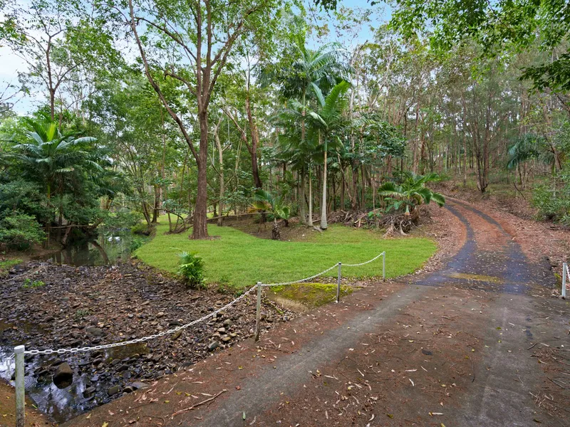 PRIVATELY POSITIONED - ELEVATED, WITH PLENTY OF LUSH, USEABLE LAND - 2 ENSUITES!