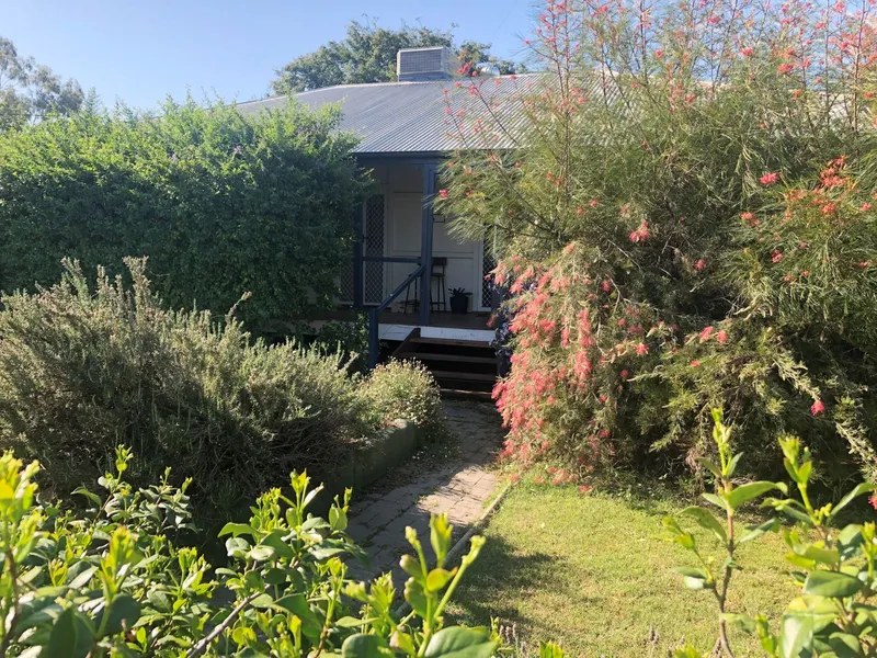 CHARMING CHARACTER HOME CLOSE TO CBD...