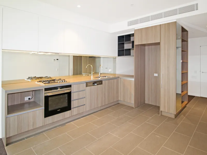 Near New One Bedroom Plus Study Apartment