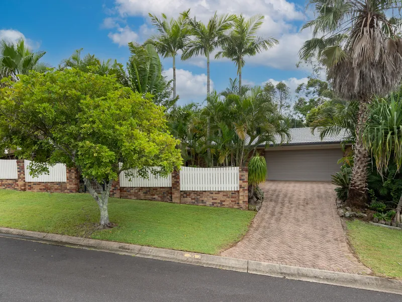 QUIET & SECLUDED IN HIGHLY DESIREABLE CUL-DE-SAC LOCATION!