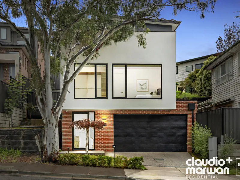 ELEGANT TWO-STORY TOWNHOUSE