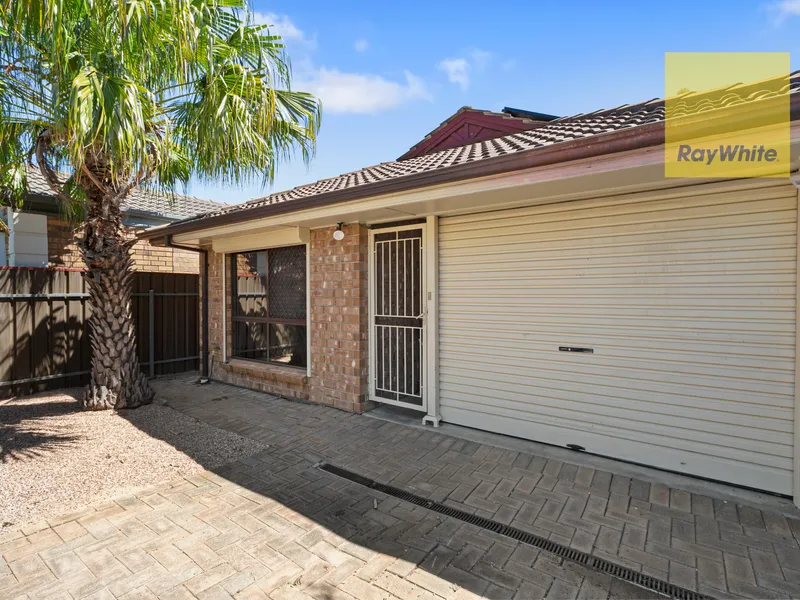 Charming home with direct access to the reserve behind!