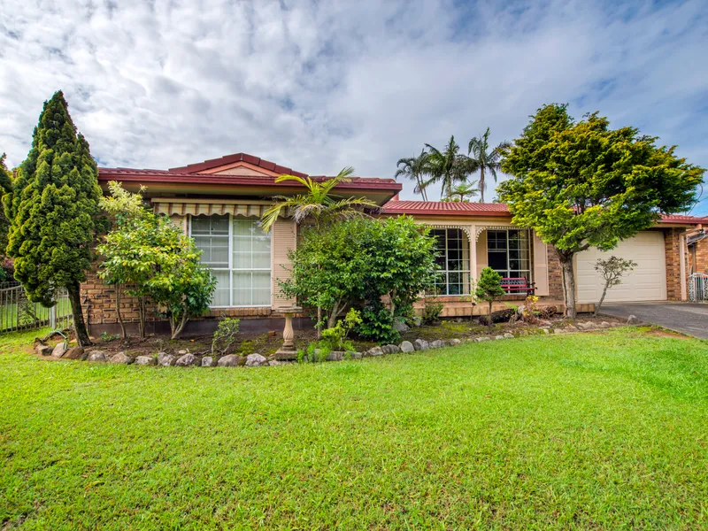 LOCATED CLOSE TO TOWN CENTRE