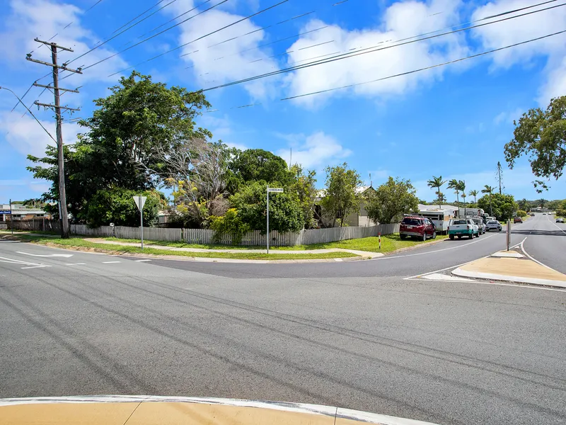 Queenslander' modified with a interesting footprint, potential to remodel to other uses
