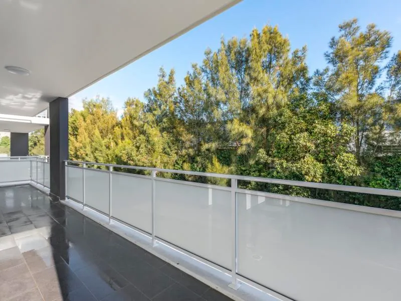 GORGEOUS SPACIOUS MODERN THREE BEDROOM APARTMENT