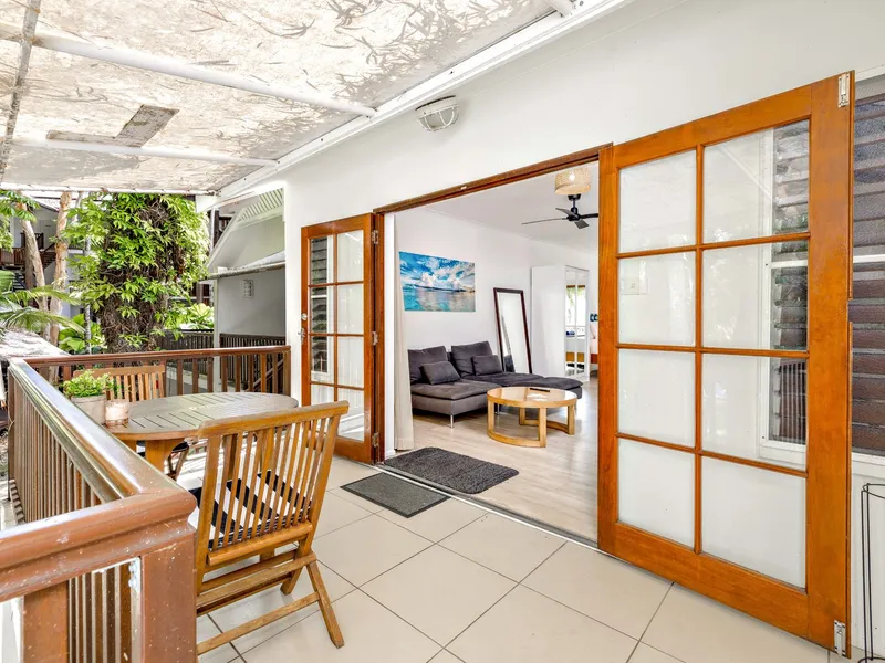 Tastefully Renovated Studio with Strong Returns in the Reef Retreat!