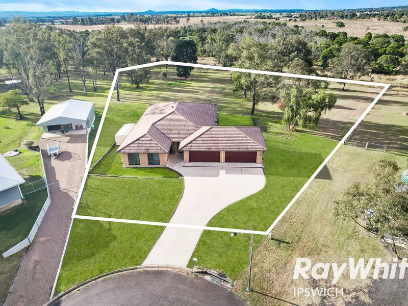 EXECUTIVE ACREAGE IN BUSH-LAND SETTING