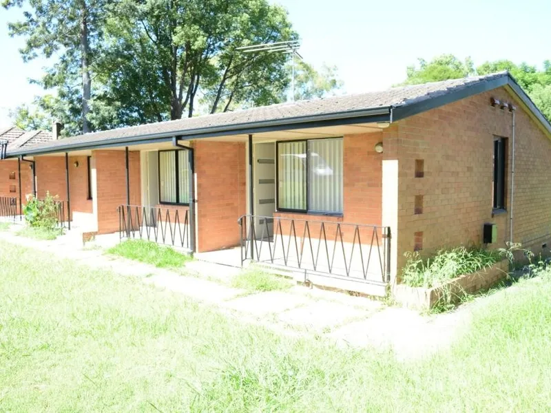 Fully tiled one bedroom brick veneer Villa. RENT INCLUDES WATER