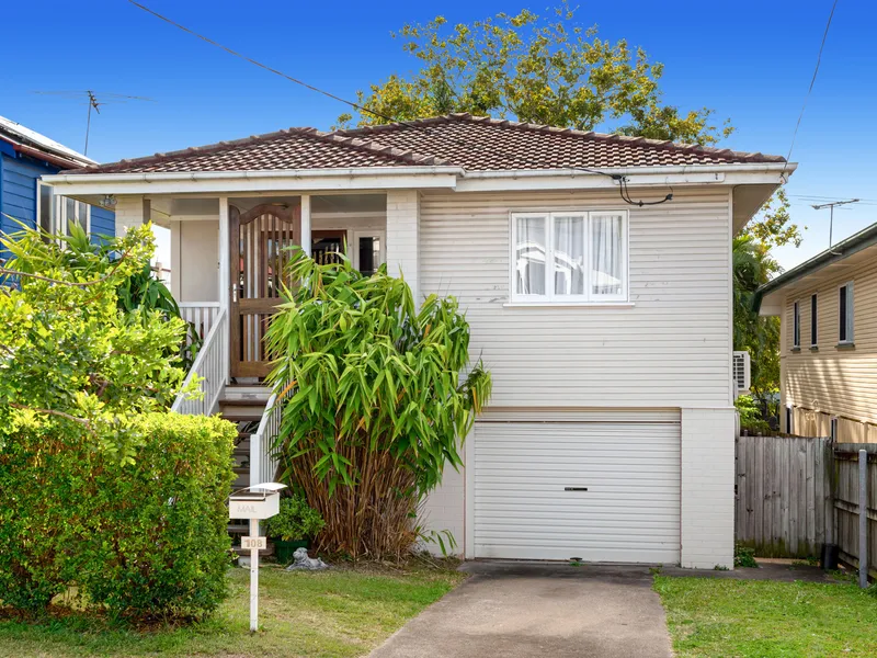 Modern and versatile family charmer with a desirable address