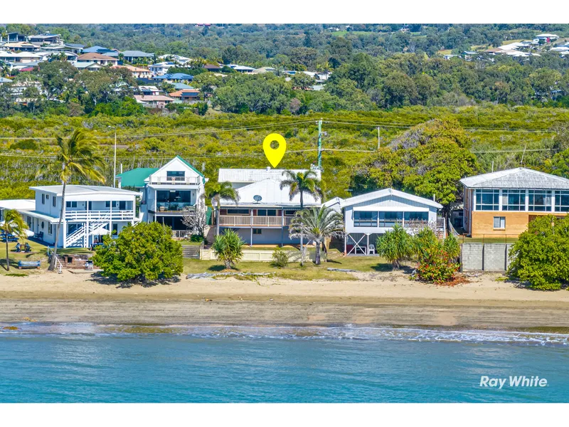 Absolute Beach frontage - Cooee Bay