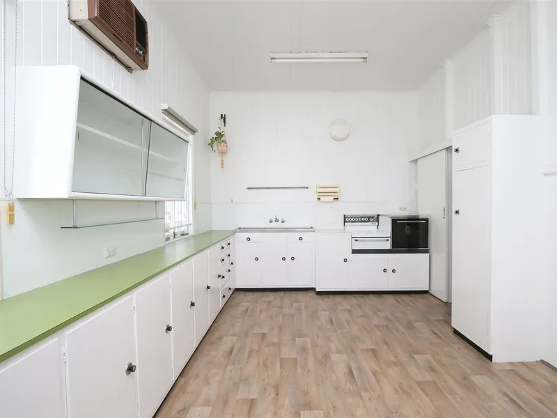 Spacious and Stylish Clayfield Living