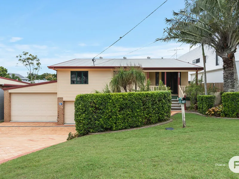 Dual Living in Coveted Mansfield High Catchment