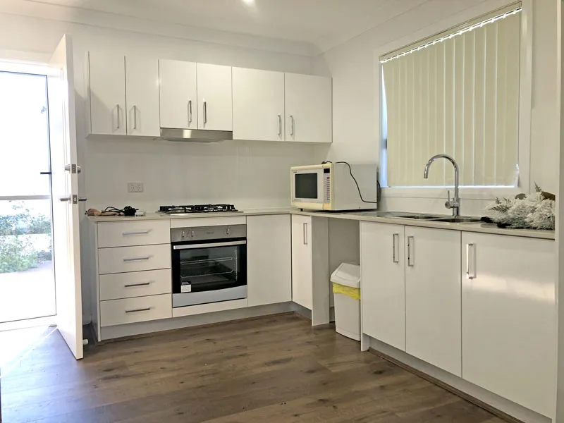 IMMACULATE TWO-BEDROOM PRIVATE GRANNY FLAT