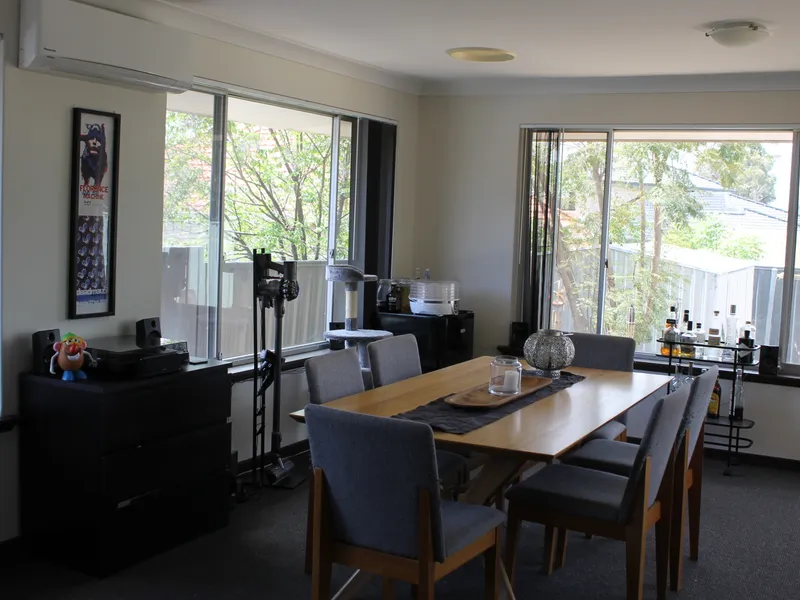 Great location - 2 or 3 Bedroom with own frontage and driveway. Opposite Westfield Booragoon Shopping Centre - PET FRIENDLY