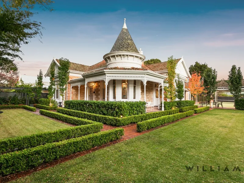 LIVE THE PERFECT LIFE IN LEABROOK – C1904 Designer Return Verandah Queen Anne Villa, Luxury Lifestyle Estate. Stylish Interiors, Tennis Court & Pool