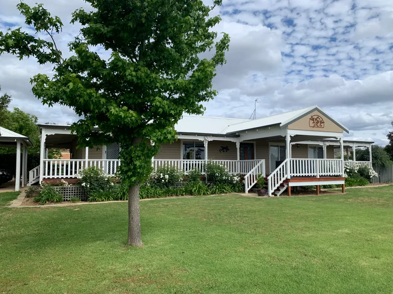 THE ULTIMATE COUNTRY ADDRESS..SURE TO CATCH YOUR EYE!