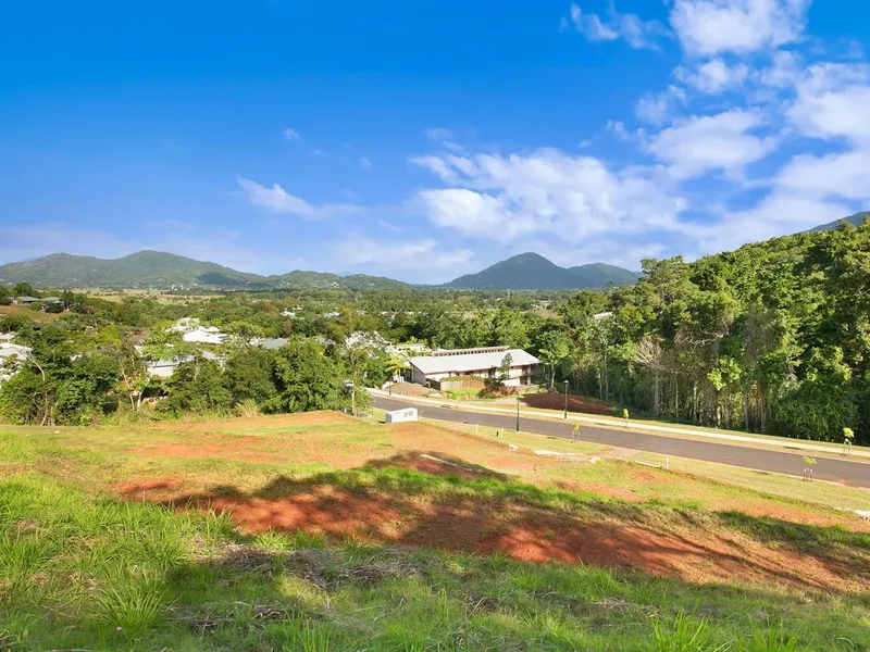 1.030m² in Prime Elevated Position!