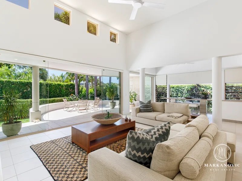 Modern North Facing Residence with Seamless Indoor & Outdoor Living & A Separate Studio Guest Quarters