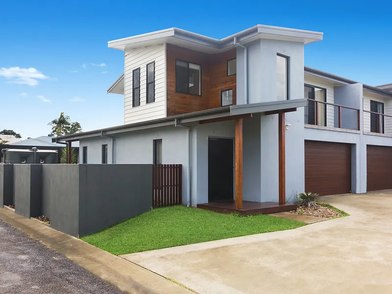 Modern townhouse close to North Creek.