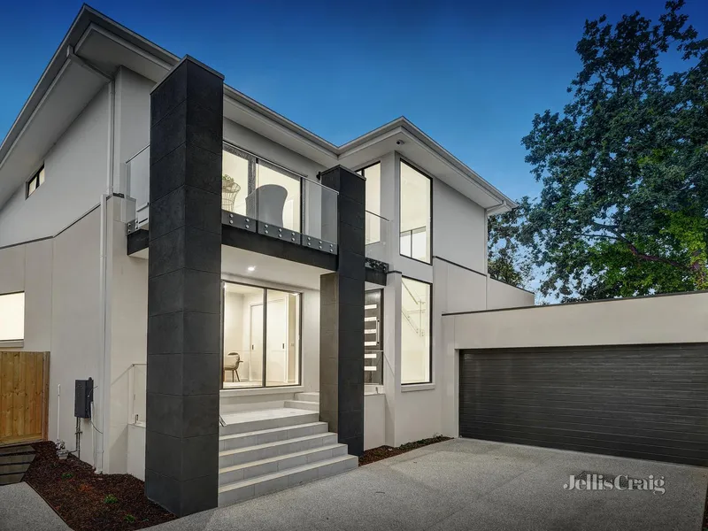 Open plan family allure, double school zone