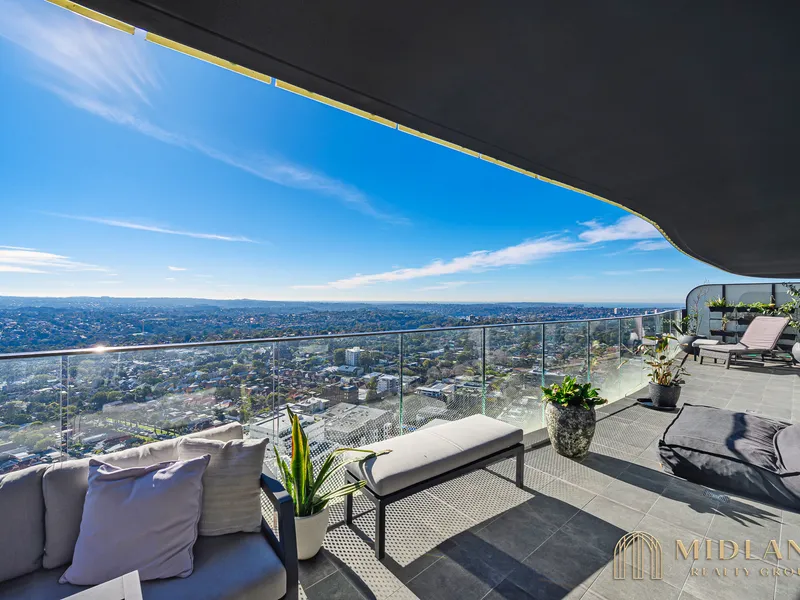 Luxury and Spacious Three Bedroom in The Iconic 'The Landmark'