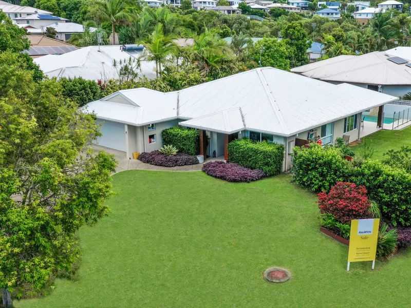 FANTASTIC FAMILY HOME WITH LARGE BLOCK, SPARKLING INGROUND POOL, MULTIPLE LIVING AREAS IN FABULOUS LOCATION!