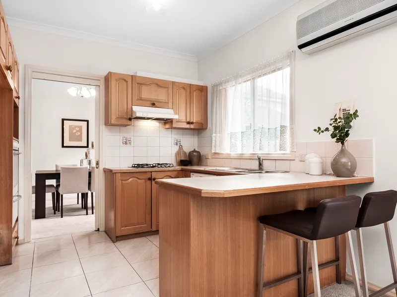 IMMACULATELY PRESENTED 3 BEDROOM UNIT IN THE GWSC SCHOOL ZONE! (STSA)!