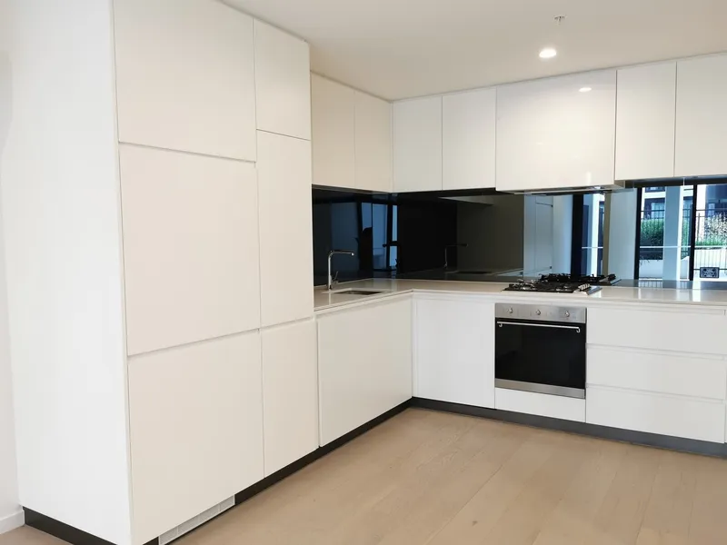 TWO BEDROOM TOWNHOUSE IN THE HEART OF OAKLEIGH