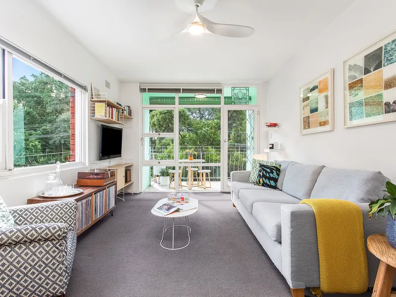 Modern parkside living with leafy park views