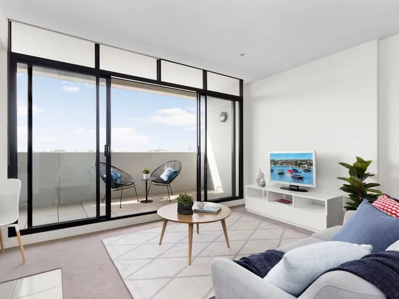 PANORAMIC VIEWS ONLY MINUTES FROM THE CBD