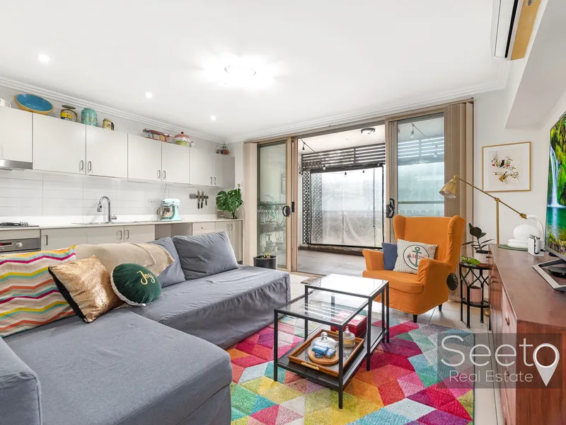 MODERN SPLIT-LEVEL APARTMENT. GAS COOKING. LIFT ACCESS. AIR CONDITIONING.