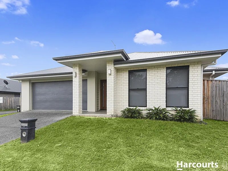 Convenient Location and Low Maintenance!!