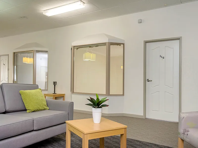 This beautiful one bedroom serviced apartment is sure to please! Live comfortably at the heart of Vermont Estate Retirement Village.