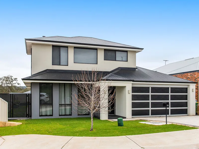 STUNNING LUXURY RESIDENCE!