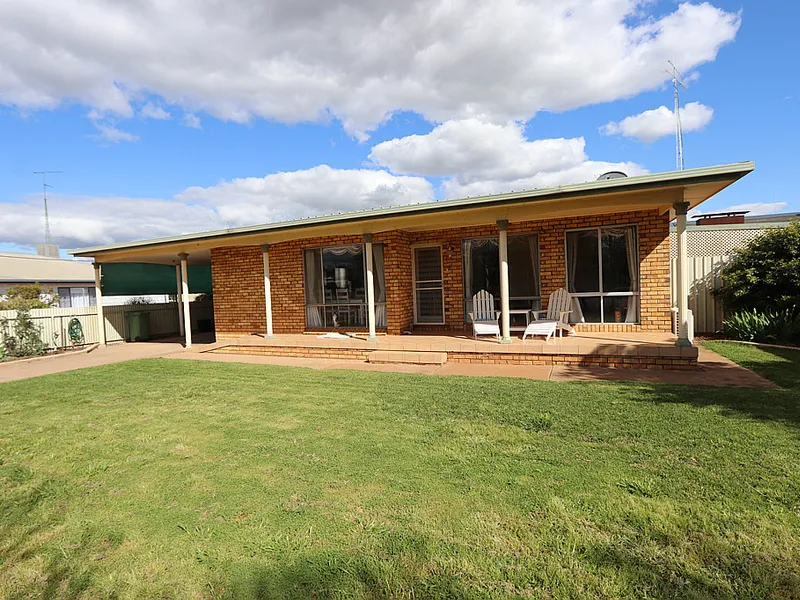 FAMILY SIZED HOME IN QUIET LOCATION