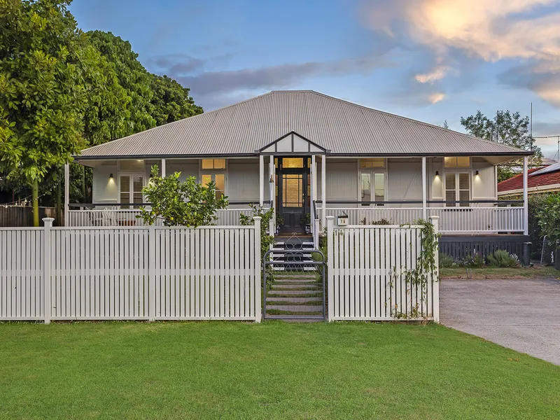 Exquisitely Modernised Historic Queenslander in sought after location