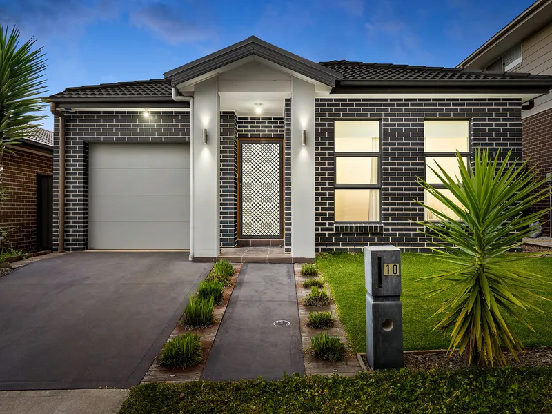 SINGLE LEVEL LIVING IN JORDAN SPRINGS