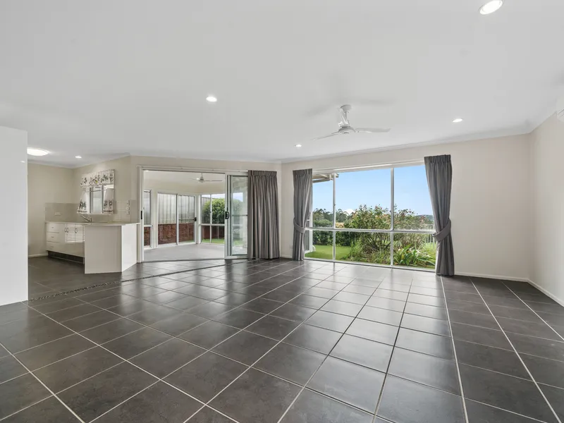 Amazing Villa in Excellent Position with Great Views!