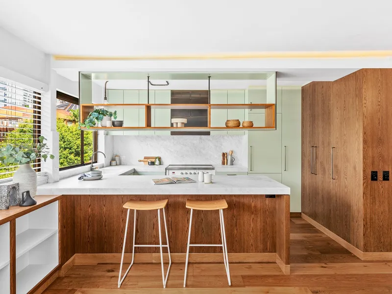 Spacious & Light-Filled Apartment Enhanced By Scenic Park & Harbour Views