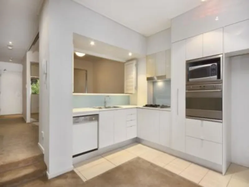 CITY LIFESTYLE IN ‘BULLECOURT’ 2 BED PLUS PARKING