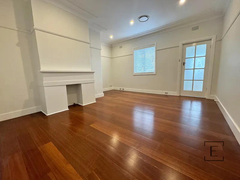 STYLISH 2 BEDROOM UNIT AVAILABLE NOW!