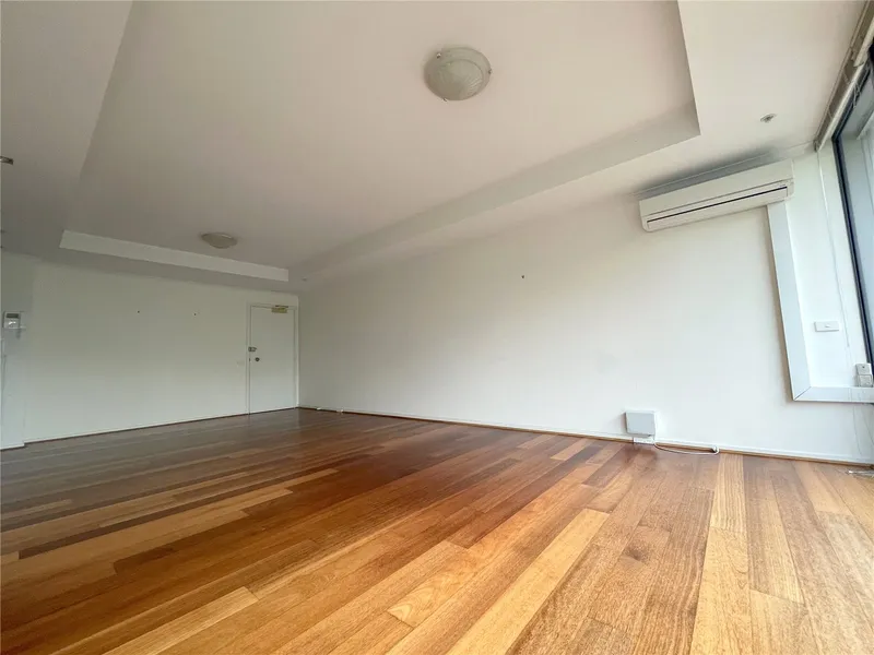 88 Park Street: 2nd Floor - Excellent Location With Trams At Your Doorstep!