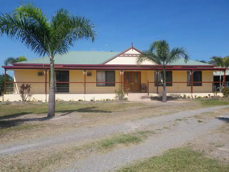 QUALITY COUNTRY HOME ON LARGE ACREAGE BLOCK !