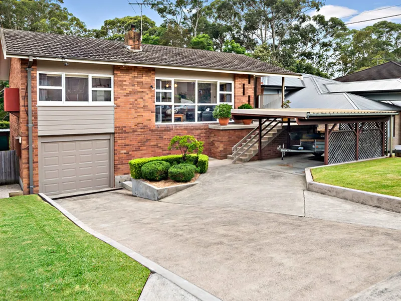 LARGE BLOCK BACKING ON TO THE RESERVE