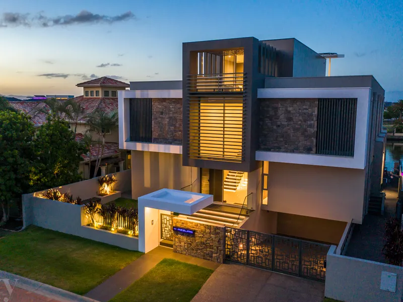 AZZURIS - Four-Level Architectural Masterpiece