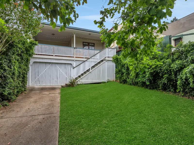 Nested in the popular suburb of Indooroopilly this location is ideal for families and professionals alike.